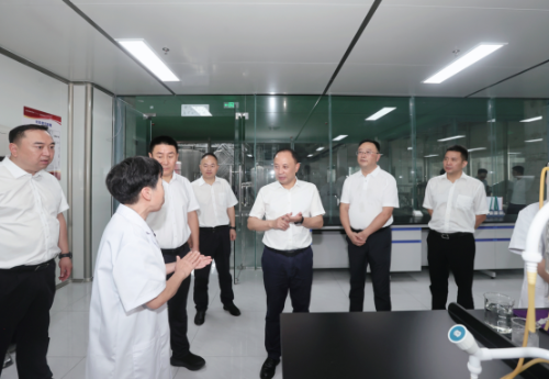 何樹(shù)平調(diào)研廣元經(jīng)開(kāi)區(qū) 以新材料技術(shù)開(kāi)發(fā)服務(wù)驅(qū)動(dòng)產(chǎn)業(yè)升級(jí)新引擎